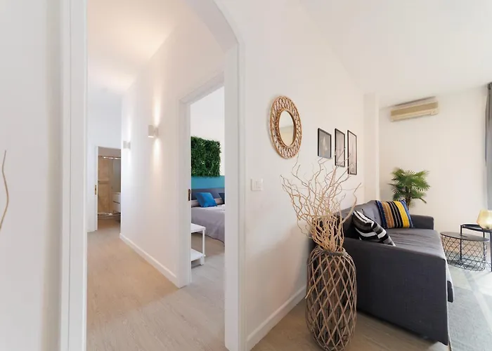 Atticoderossi A 500mt Da Stazione&centrostorico Bari