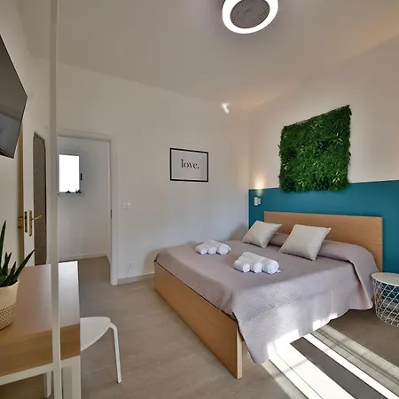 アパート Atticoderossi A 500mt Da Stazione&centrostorico バーリ